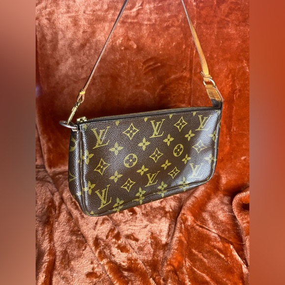 Louis Vuitton Vintage Monogram Pochette - Picture 3 of 7